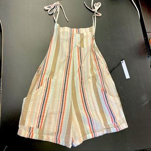 NWT💕Stillwater beachy overall style romper